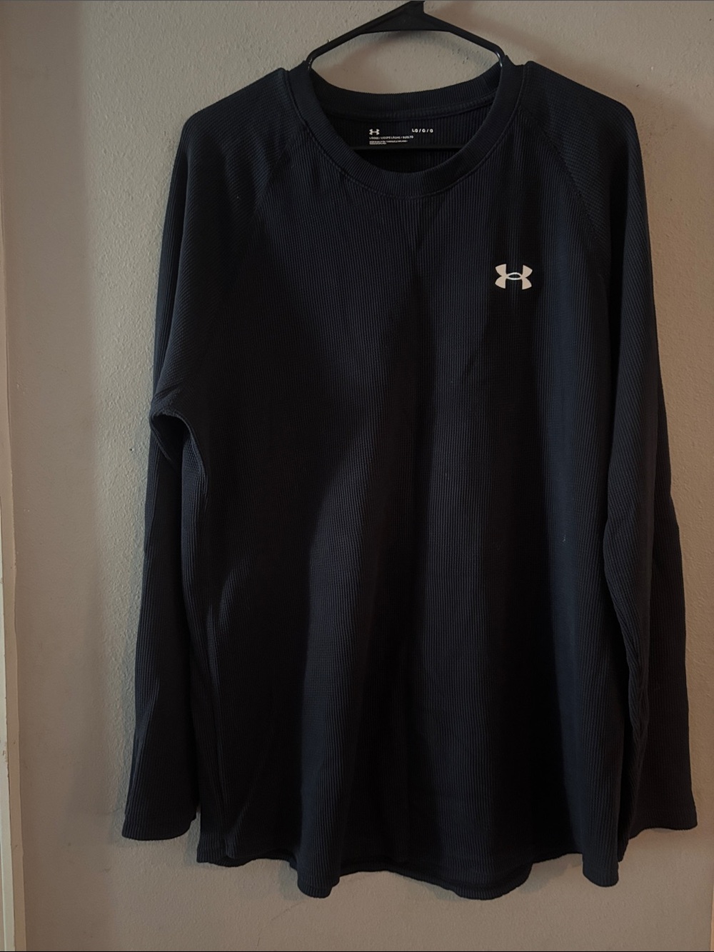 Under Armour Men's Black Crewneck Long-Sleeve Performance Shirt